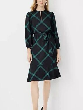 Ann Taylor Tie Waist Midi Dress Size 2 Black Green Geometric Print Flutter Hem